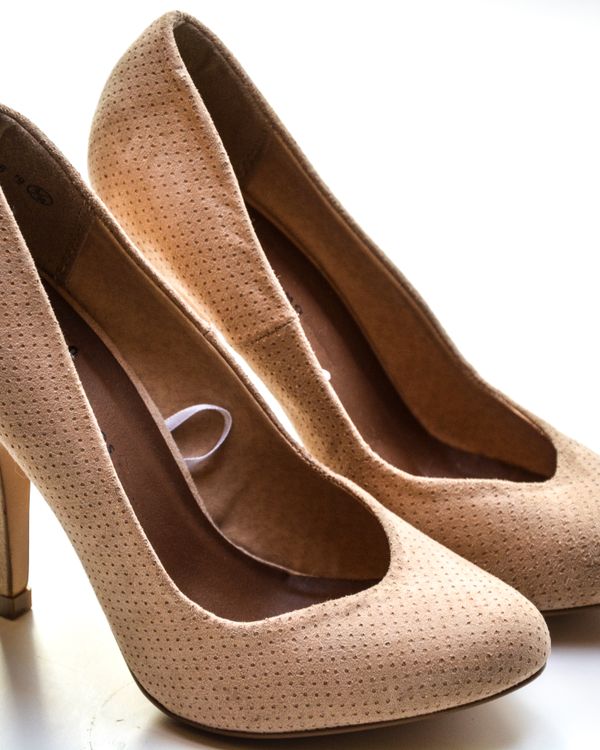 Leather pumps